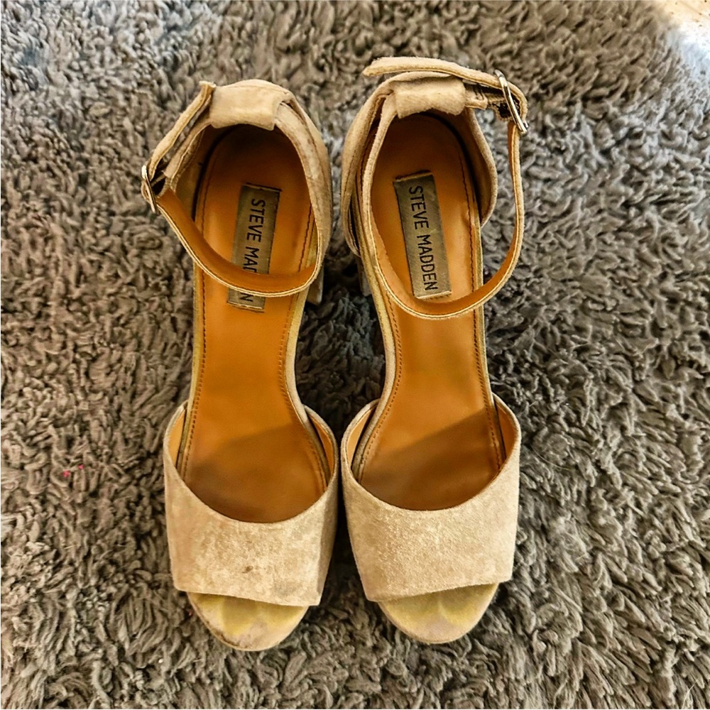 GREAT CONDITION- Steve Madden Size 9M Block Heels